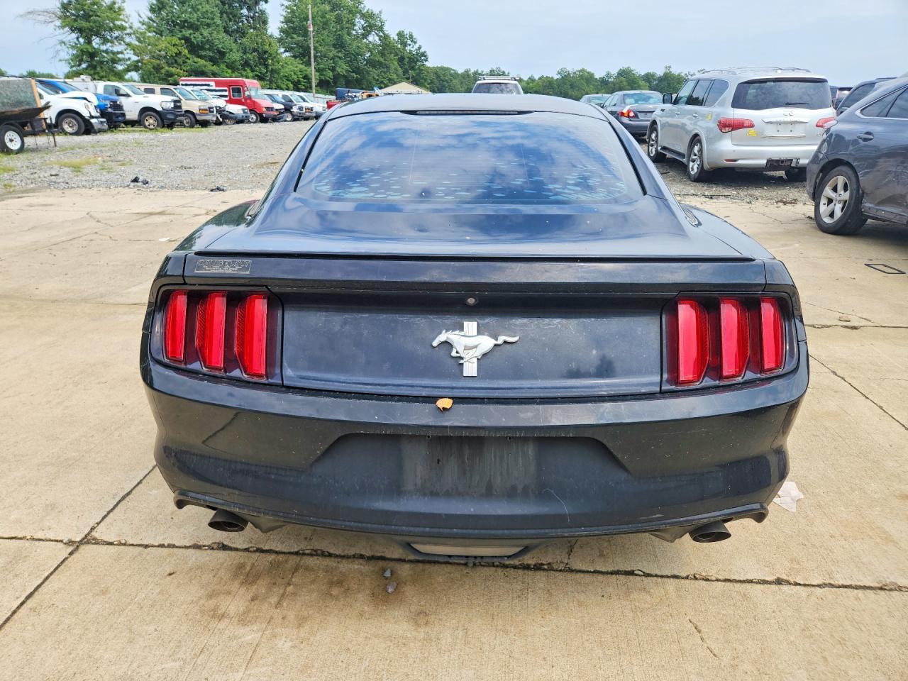 2015 Ford Mustang - zdjęcie 6