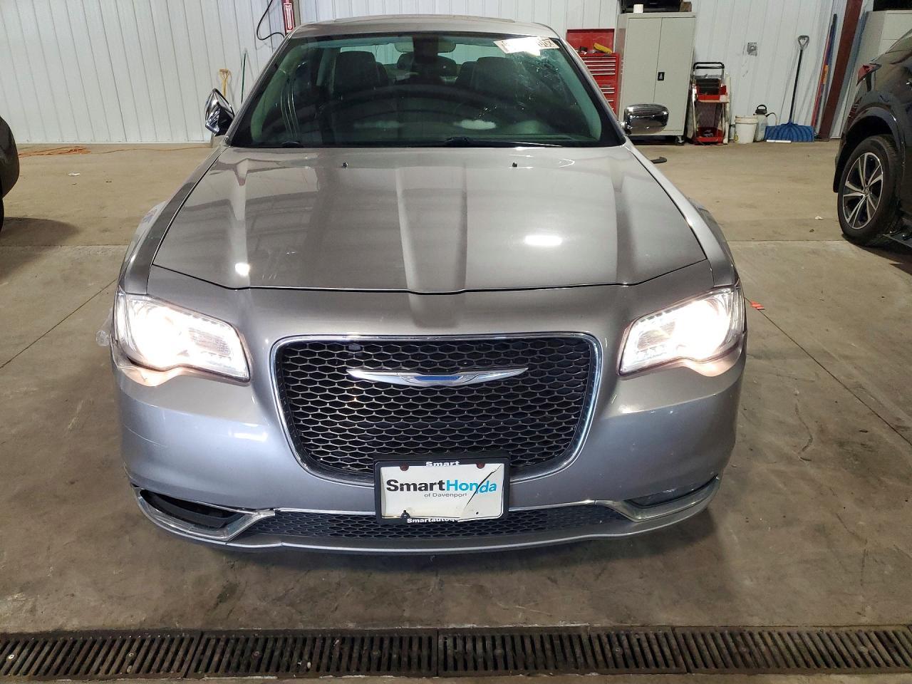 2017 Chrysler 300C - zdjęcie 5