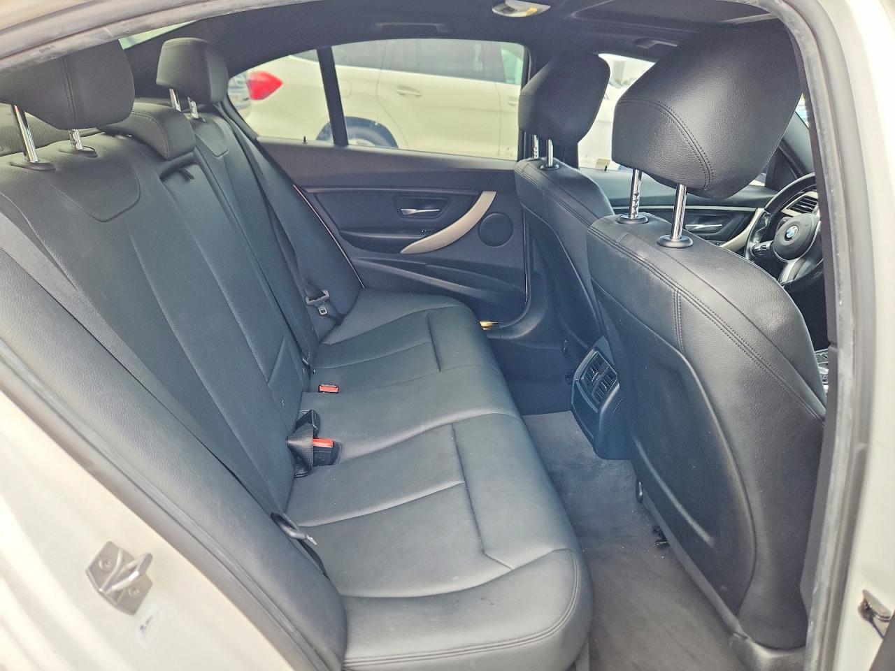 2016 BMW 320 I - zdjęcie 10