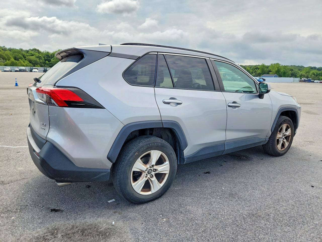 2021 Toyota Rav4 Xle - zdjęcie 3