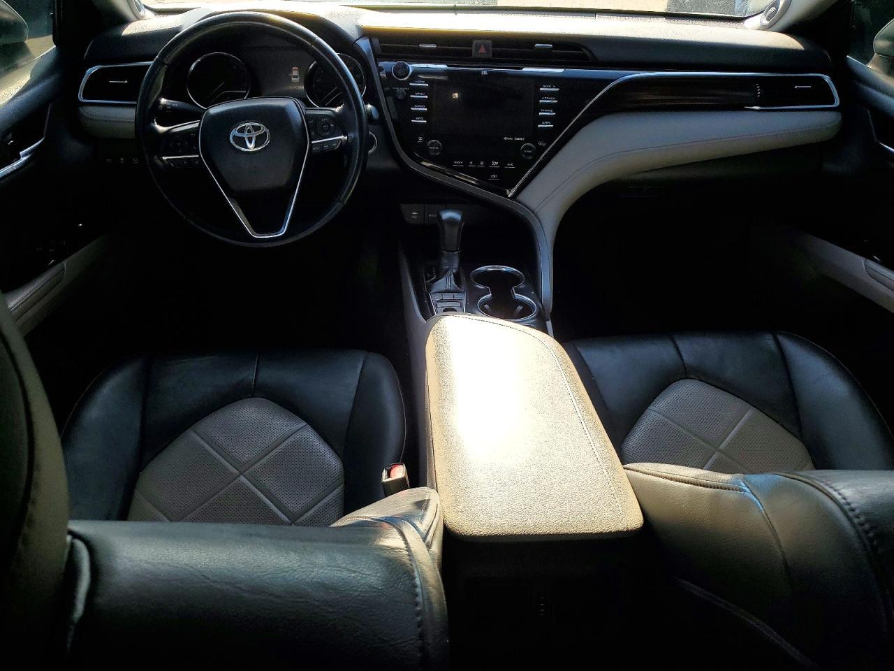 2018 Toyota Camry Xle - zdjęcie 8