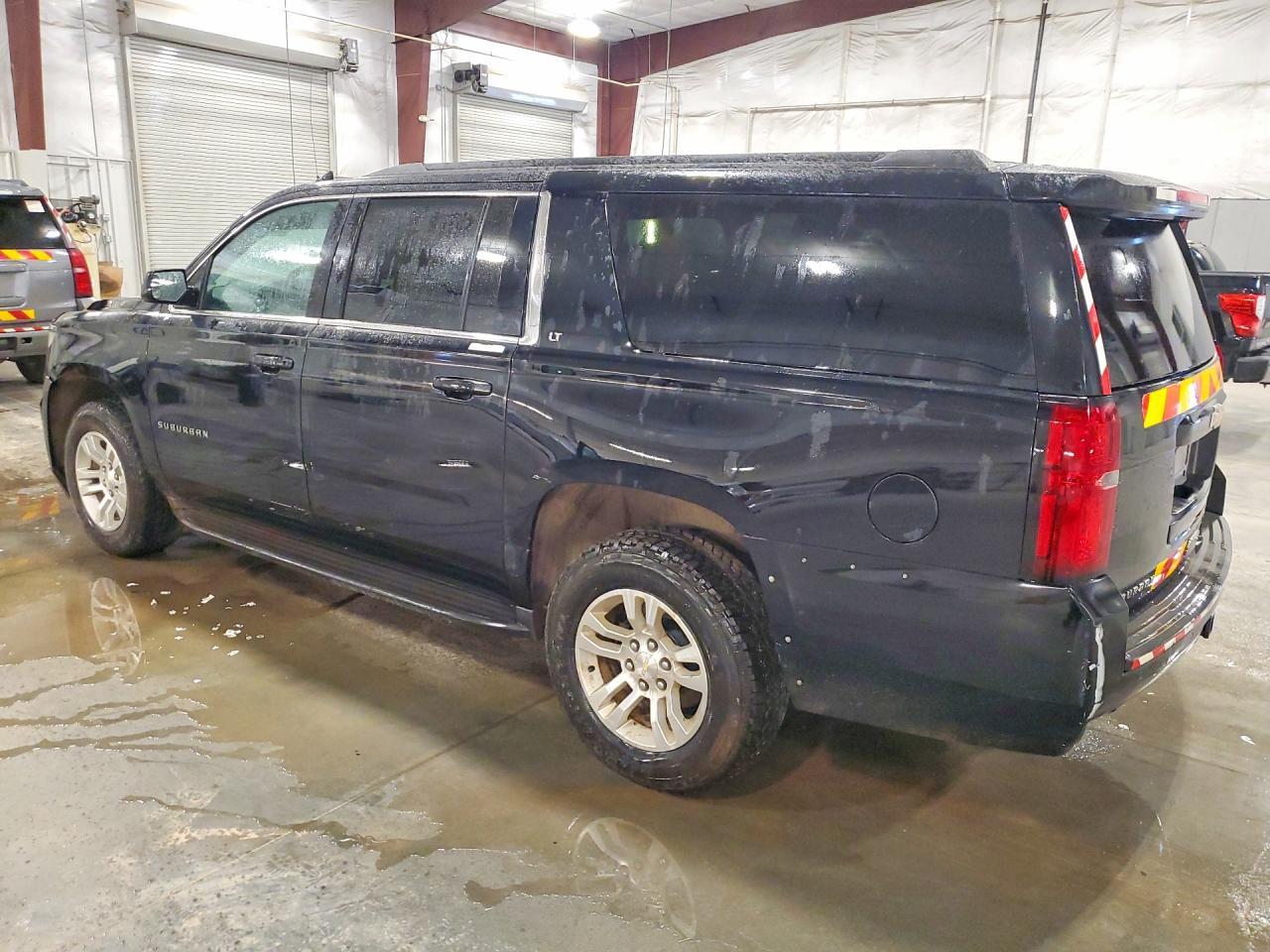 2020 Chevrolet Suburban K1500 Lt - zdjęcie 2