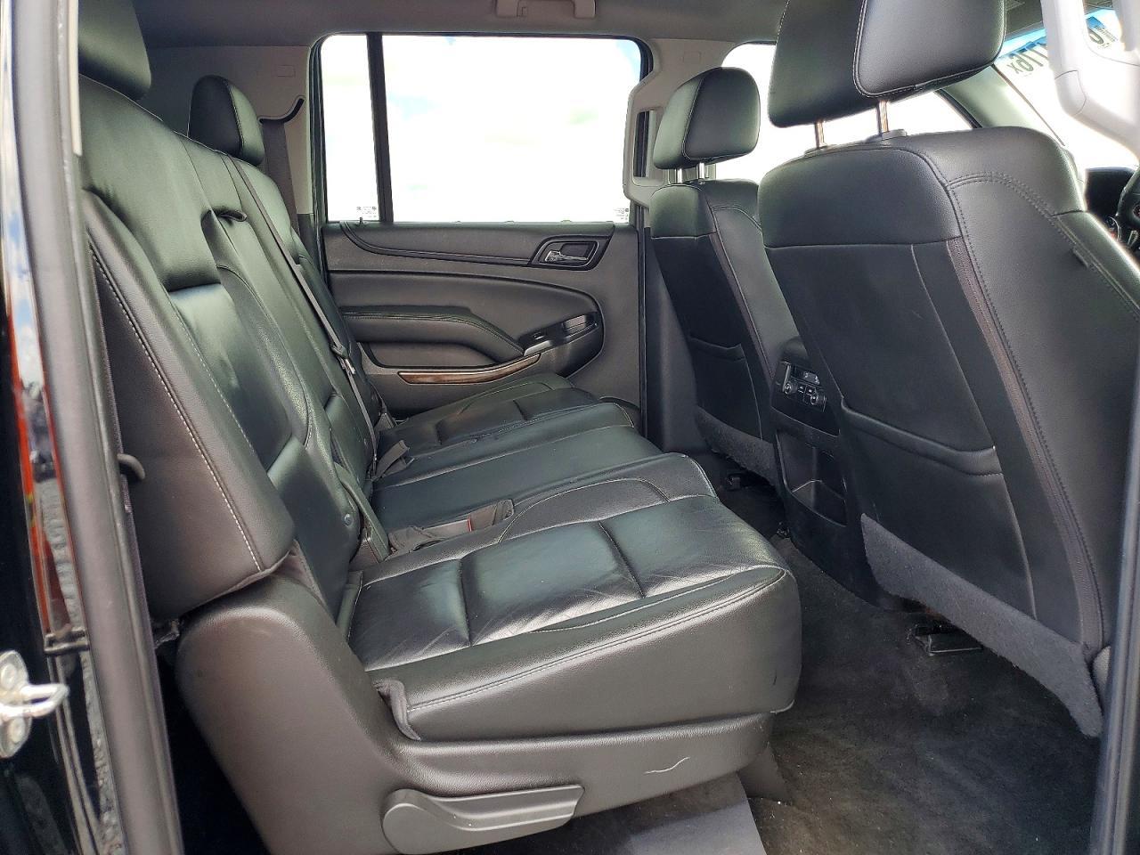 2016 Chevrolet Suburban C1500 Lt - zdjęcie 11