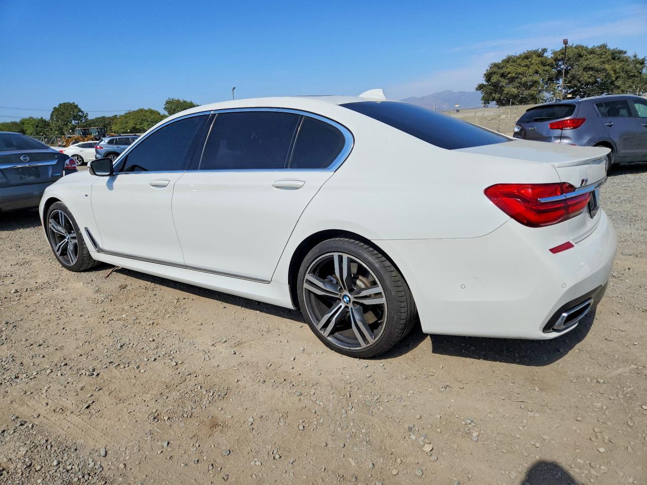 2017 BMW Seria 7 B7 - zdjęcie 2