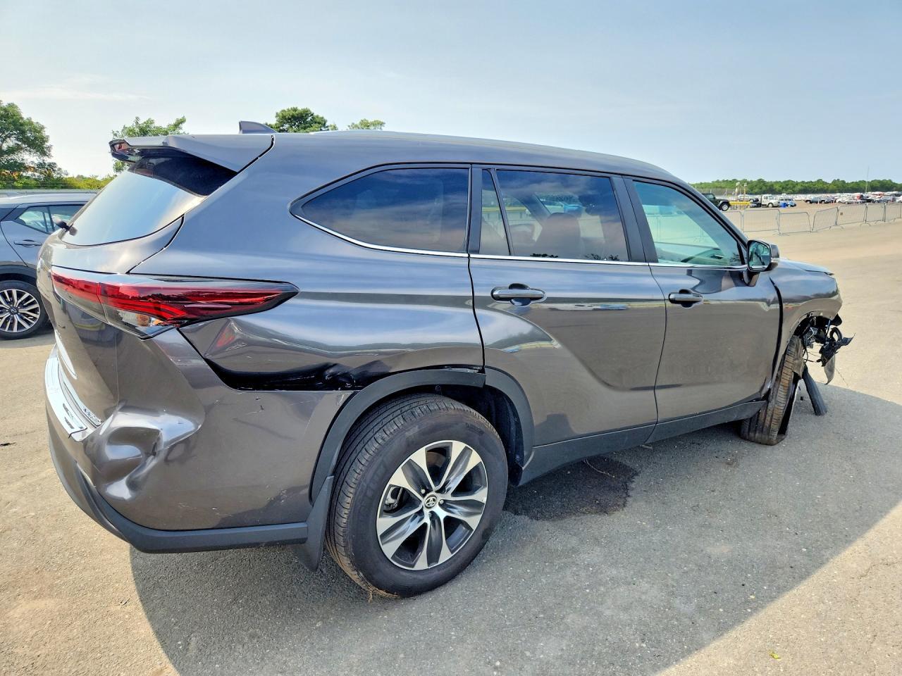 2024 Toyota Highlander Xle - zdjęcie 3