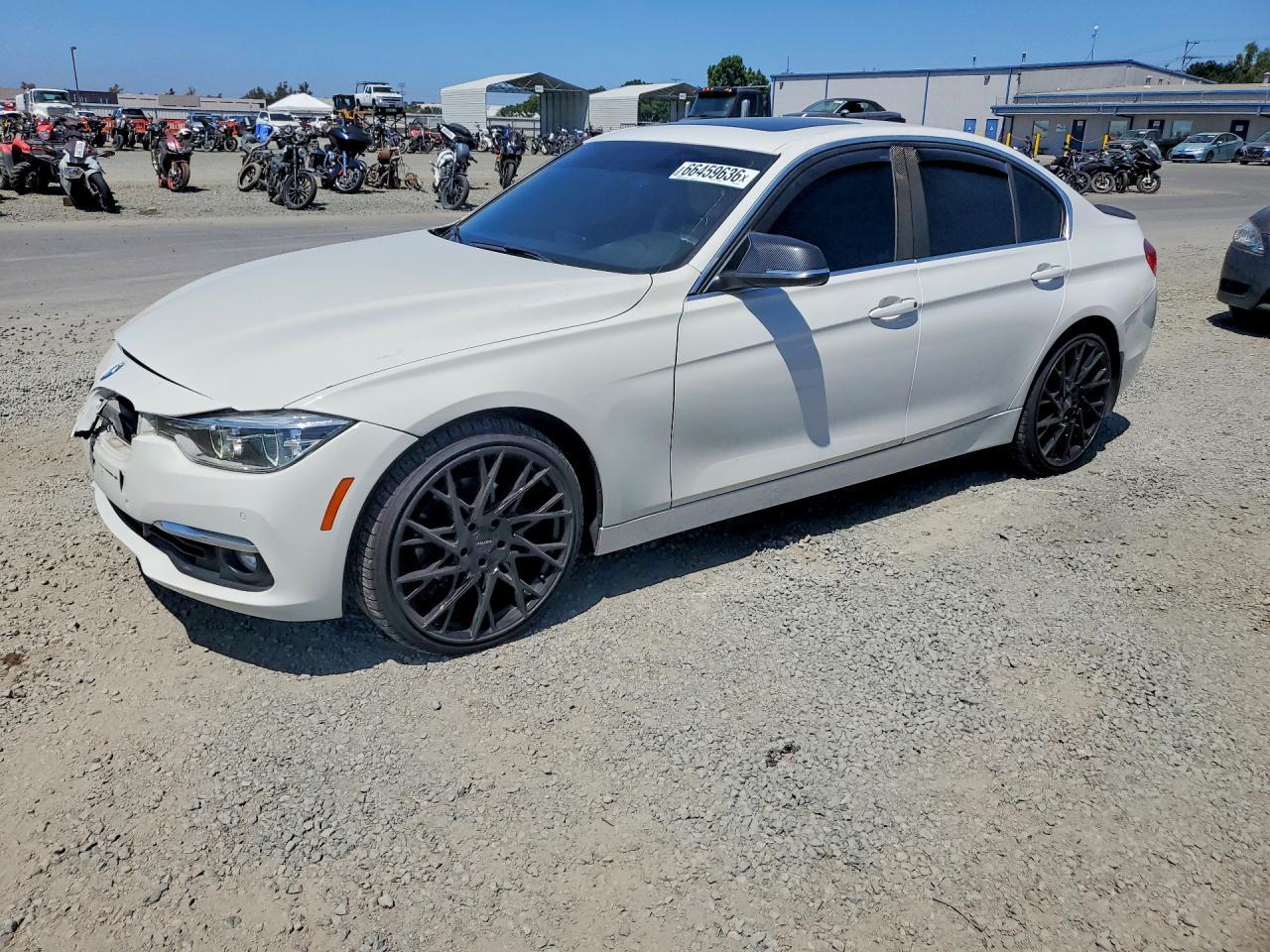 2017 BMW Seria 3 330i - zdjęcie główne