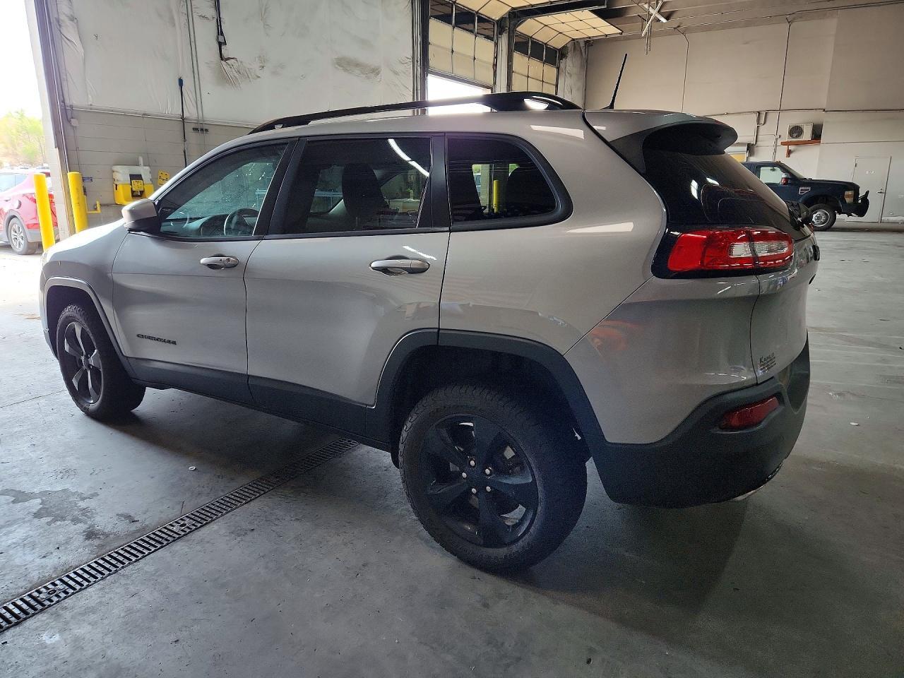 2016 Jeep Cherokee Latitude - zdjęcie 2
