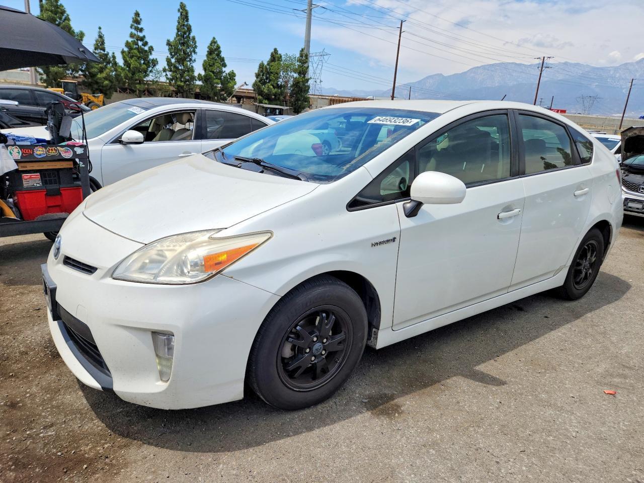 2015 Toyota Prius Two - zdjęcie główne