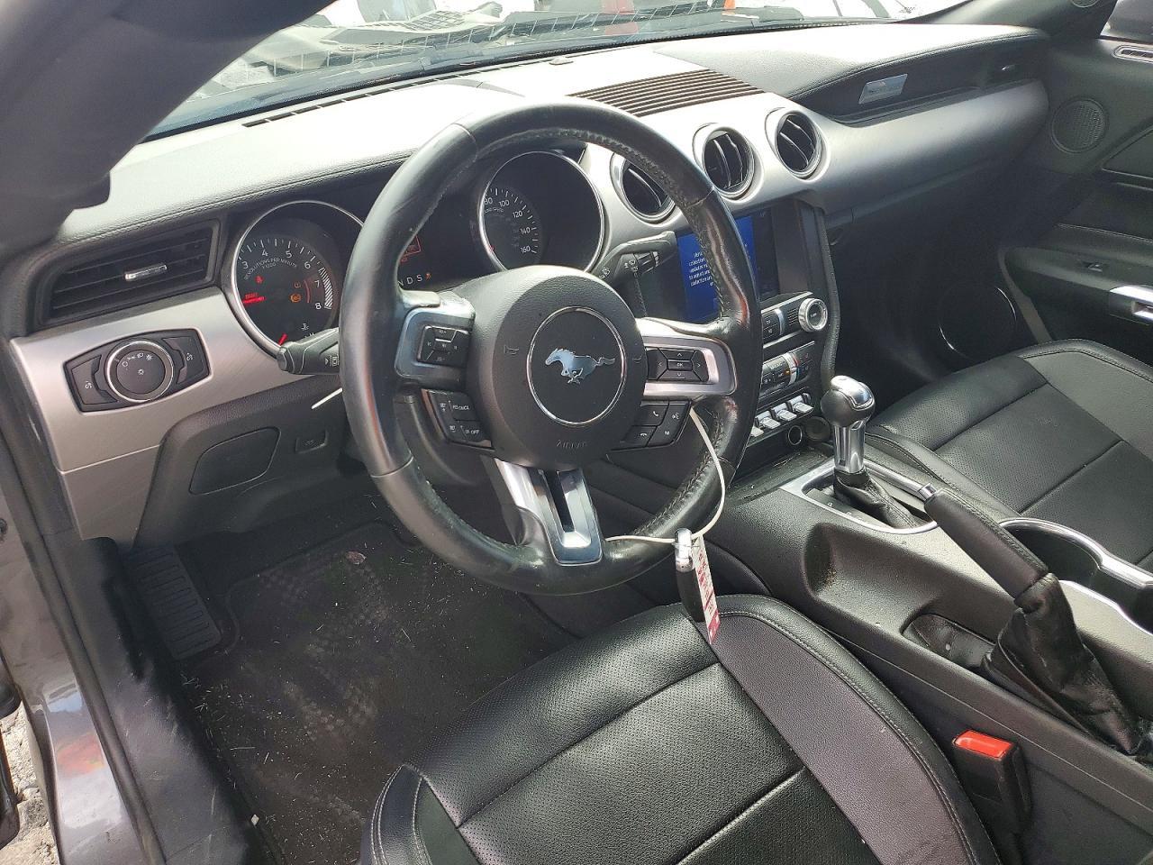 2022 Ford Mustang - zdjęcie 8