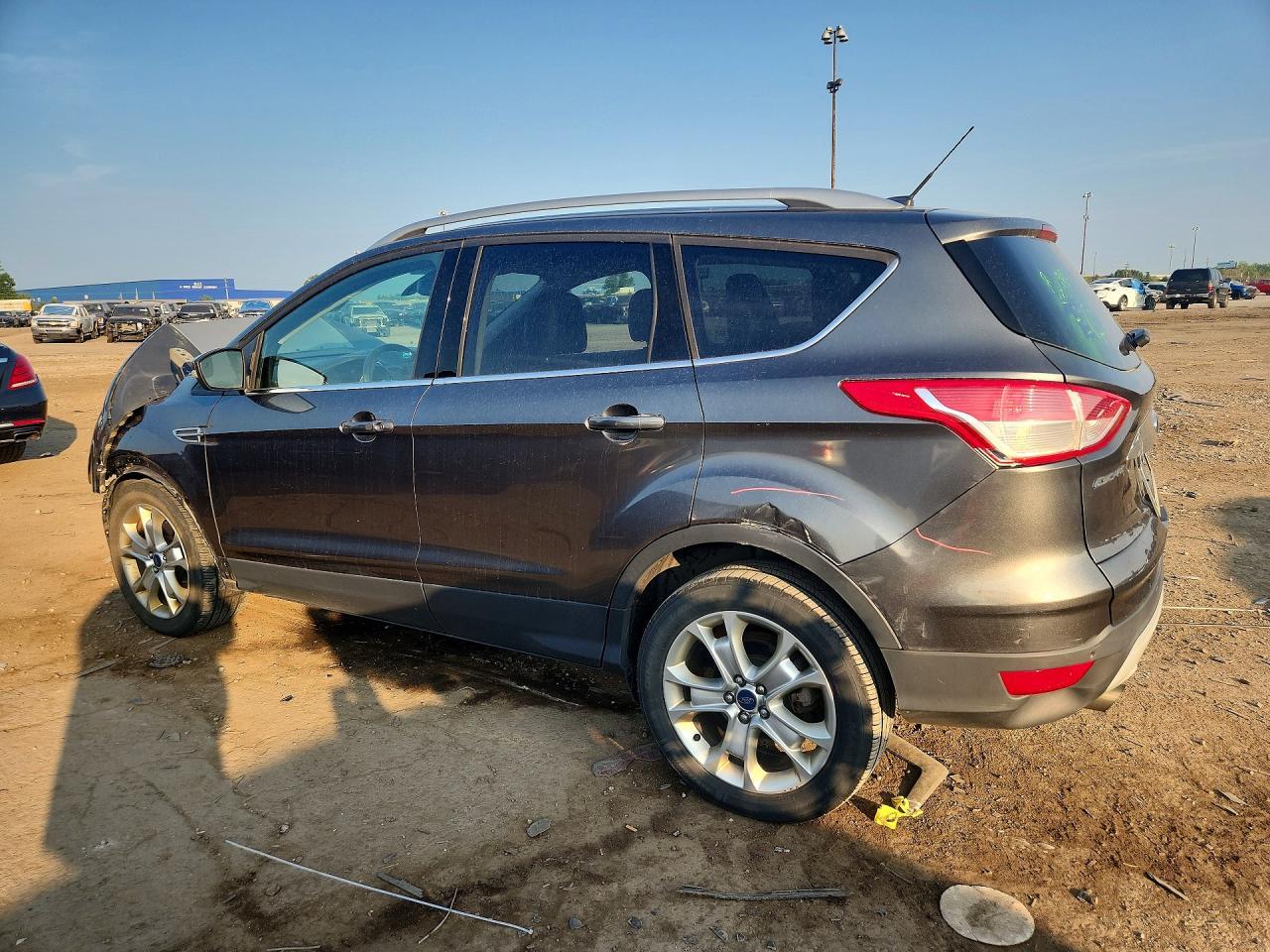 2016 Ford Escape Titanium - zdjęcie 2