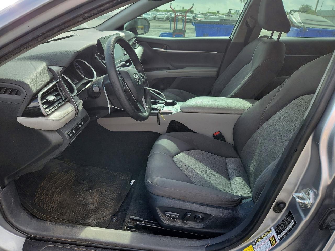 2023 Toyota Camry Le - zdjęcie 7