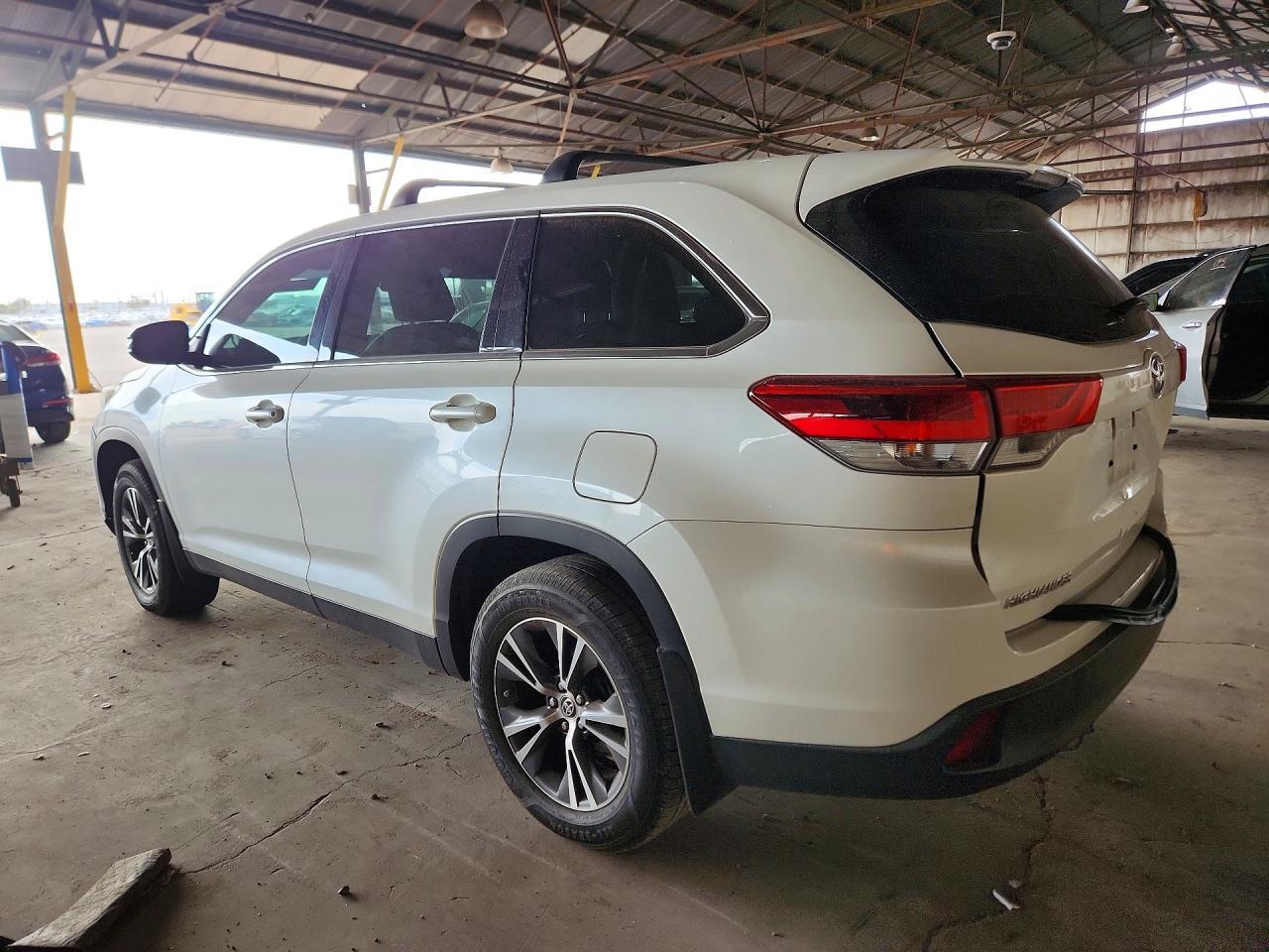 2019 Toyota Highlander Le - zdjęcie 2