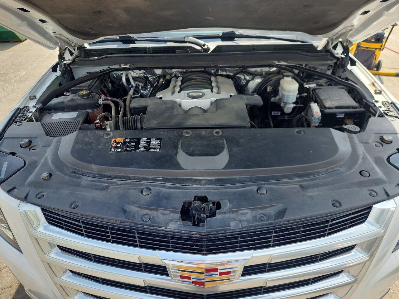 2016 Cadillac Escalade Luxury - zdjęcie 12