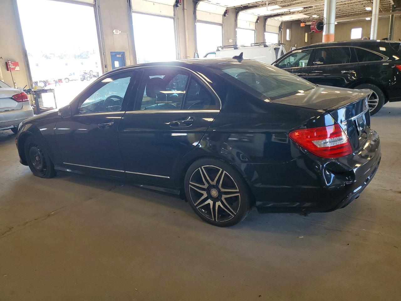2013 Mercedes-Benz C 300 4Matic - zdjęcie 2