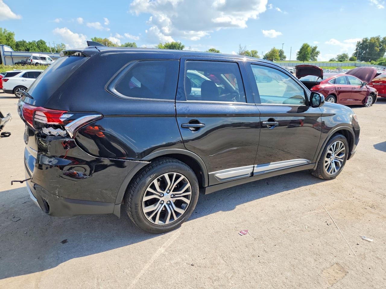 2017 Mitsubishi Outlander Es - zdjęcie 3