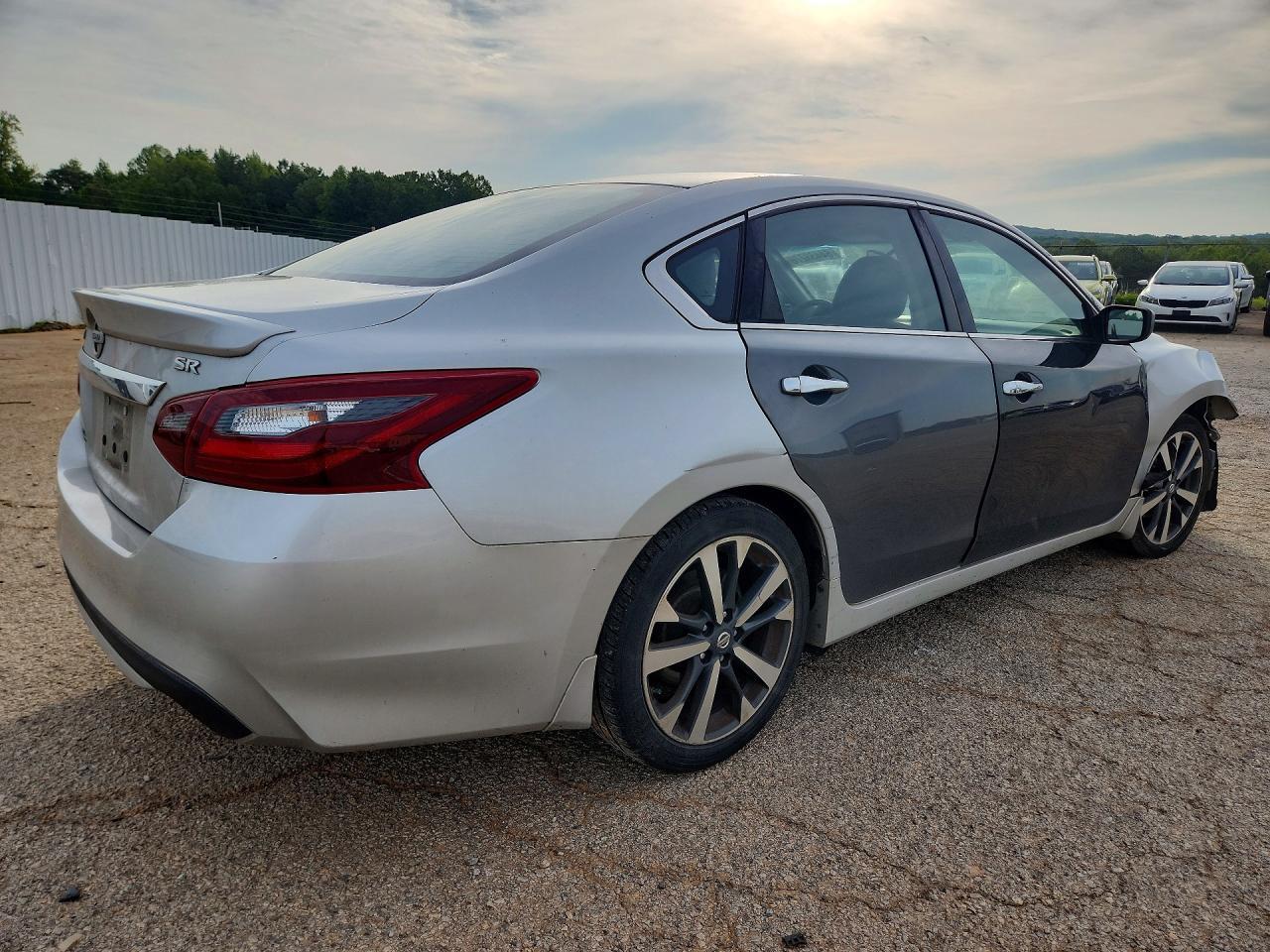 2017 Nissan Altima 2.5 Sr - zdjęcie 3