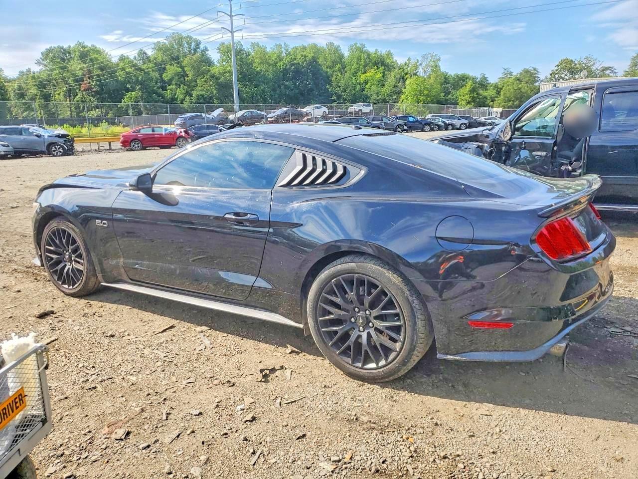 2021 Ford Mustang Gt - zdjęcie 2