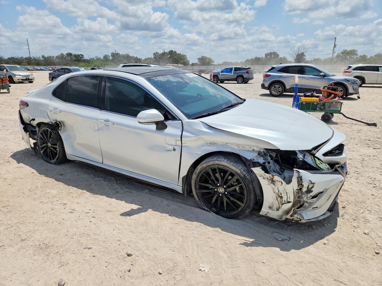2021 Toyota Camry Xse - zdjęcie 4