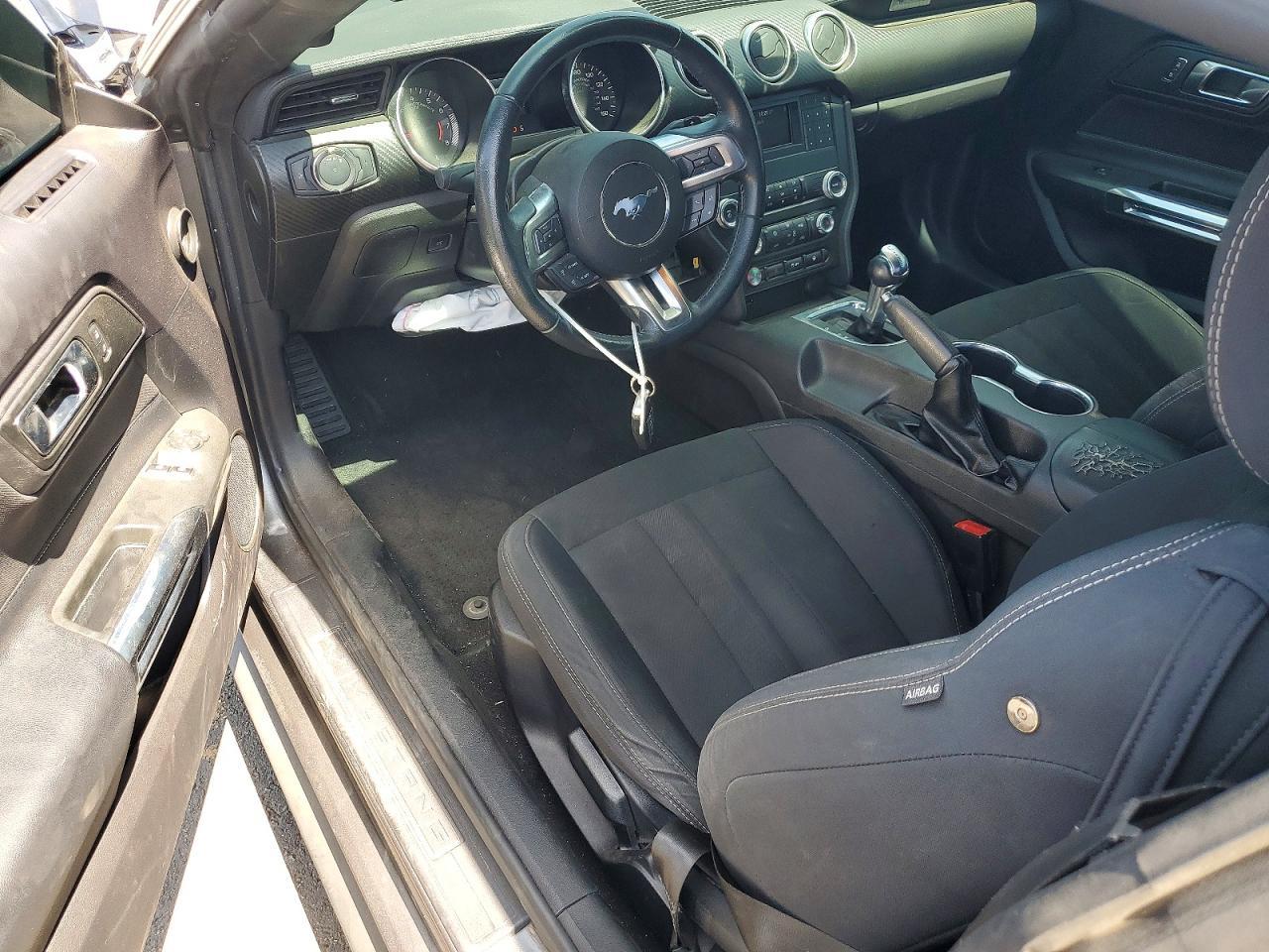 2019 Ford Mustang - zdjęcie 8