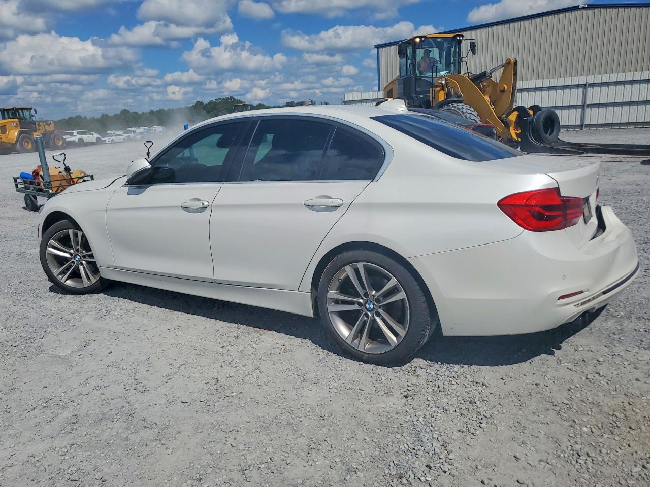 2018 BMW 330 I - zdjęcie 2