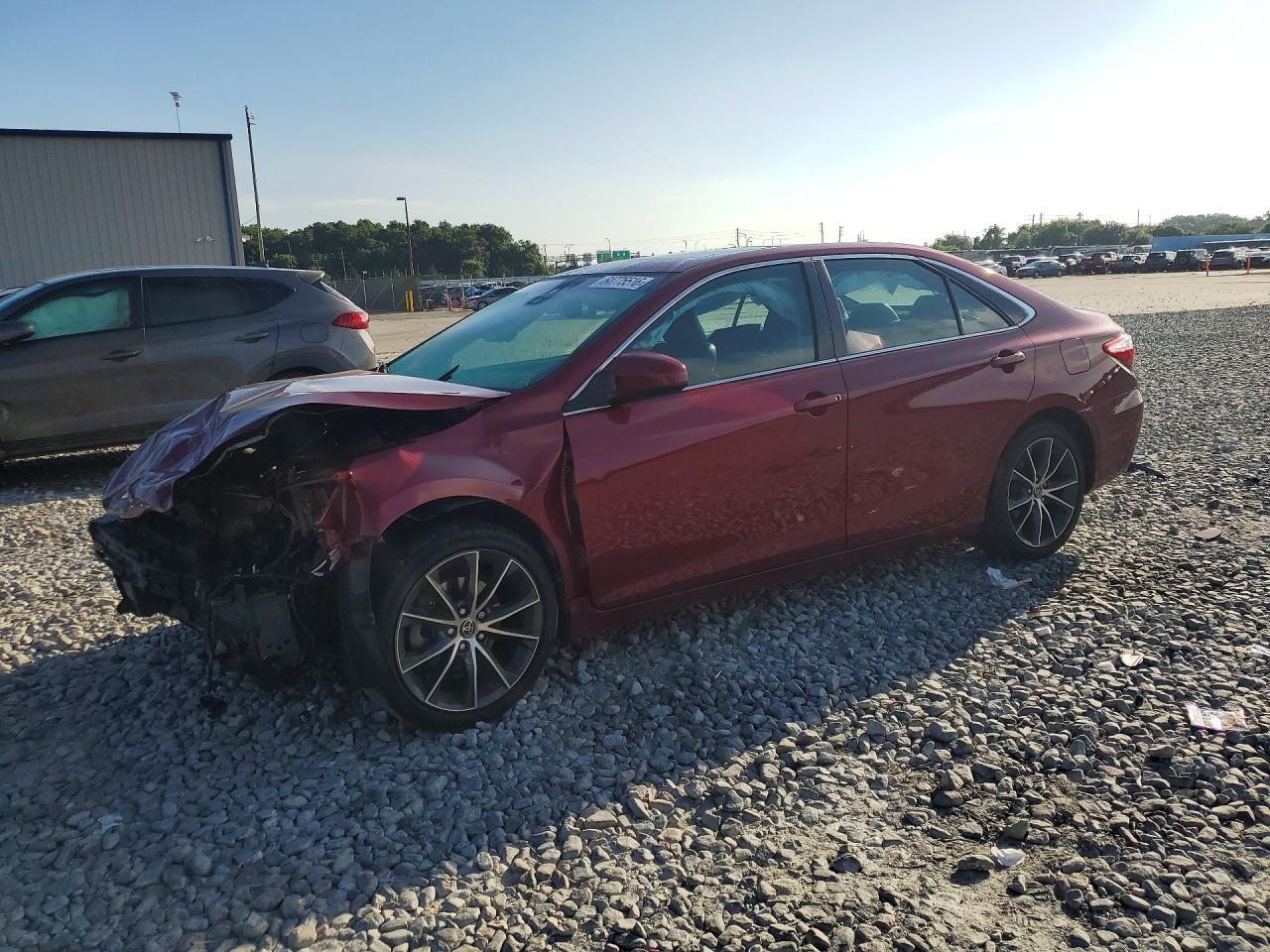 2017 Toyota Camry Xse - zdjęcie główne
