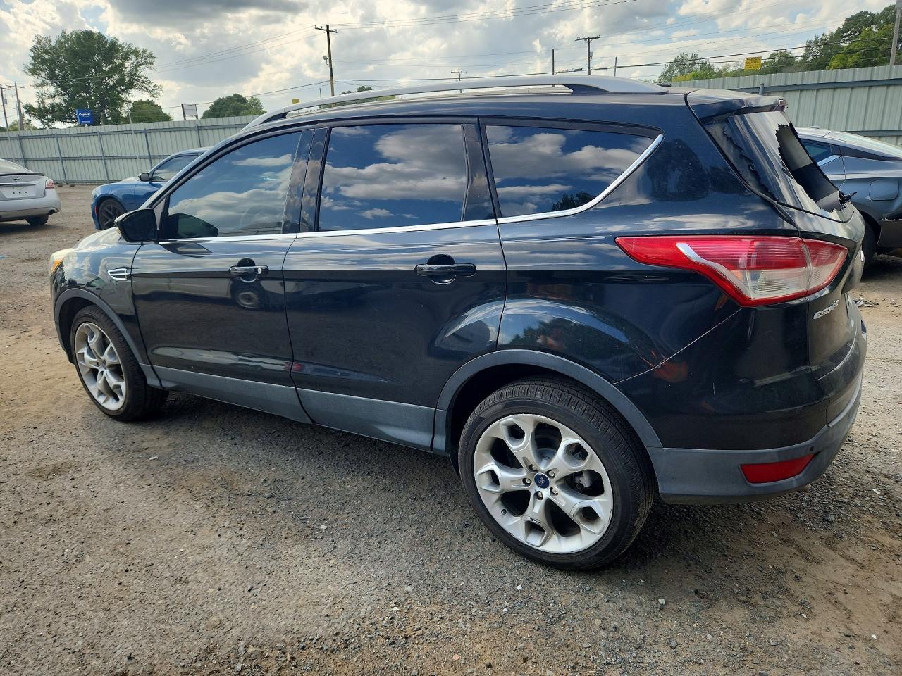 2014 Ford Escape Titanium - zdjęcie 2