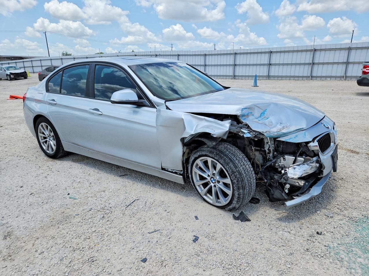 2016 BMW 320 I - zdjęcie 4