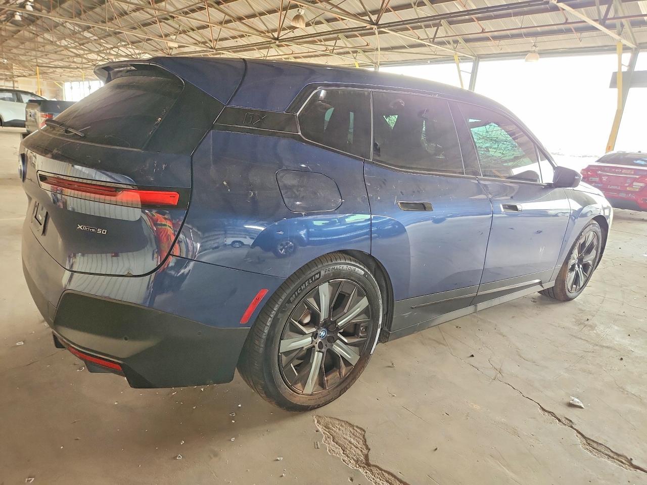 2022 BMW Ix xDrive50 - zdjęcie 3