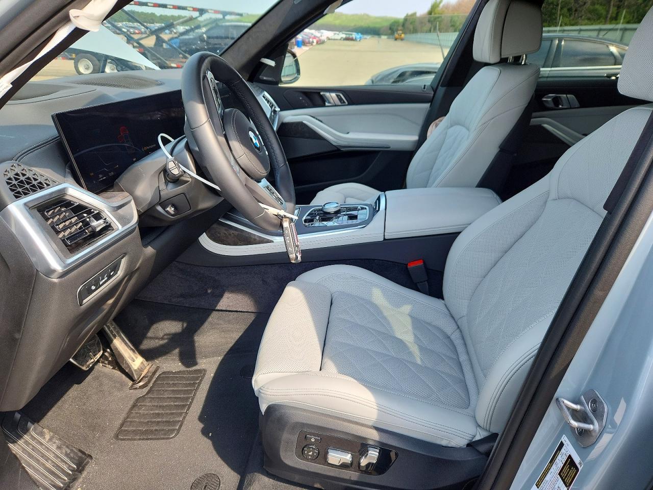 2026 BMW X7 xDrive40I - zdjęcie 7