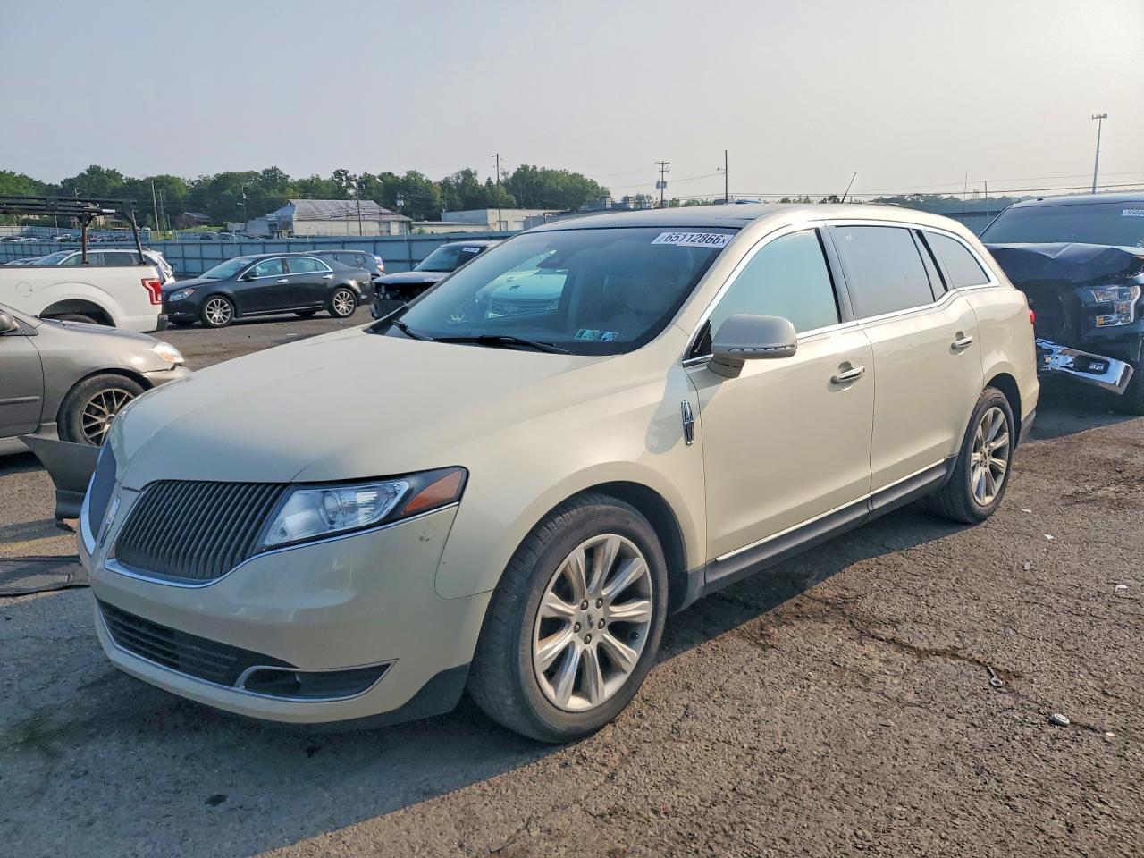2016 Lincoln Mkt - zdjęcie główne