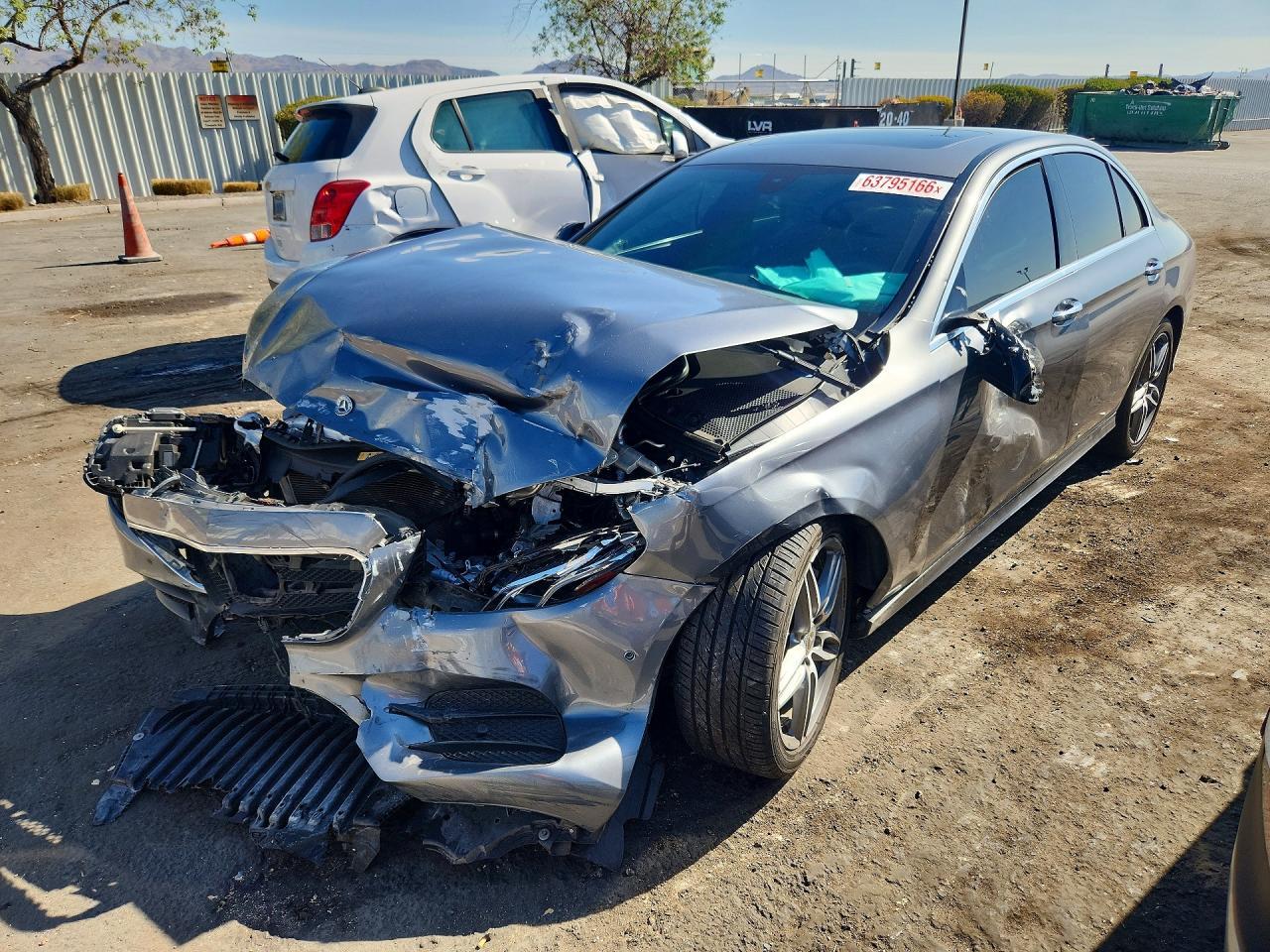 2019 Mercedes-Benz E 300 - zdjęcie główne