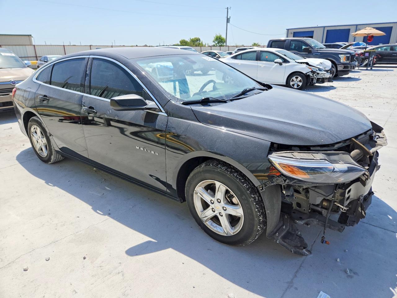 2021 Chevrolet Malibu Ls - zdjęcie 4