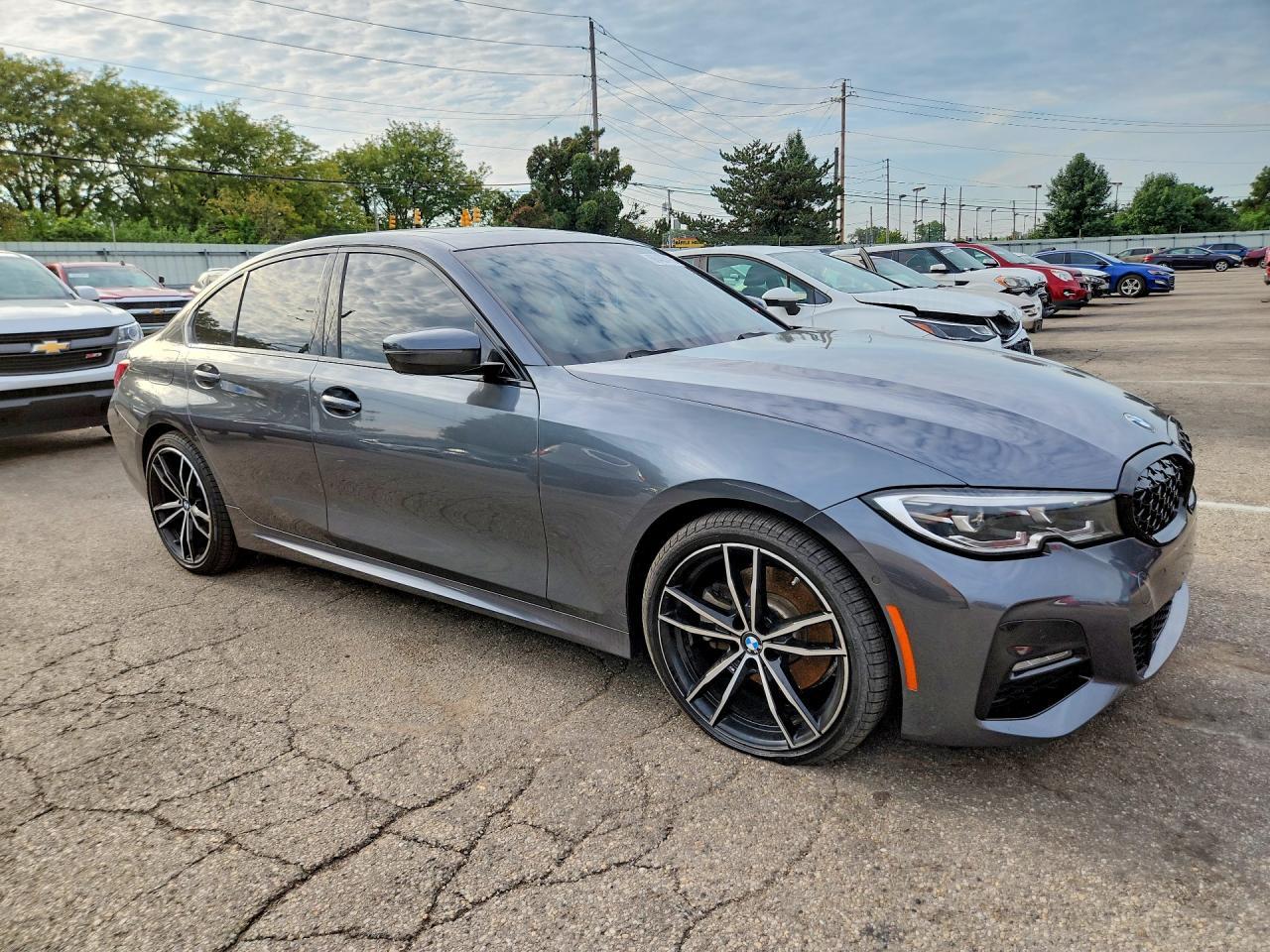 2019 BMW Seria 3 330i - zdjęcie 4