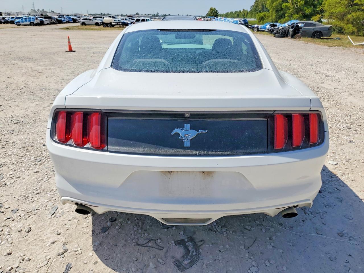 2017 Ford Mustang - zdjęcie 6