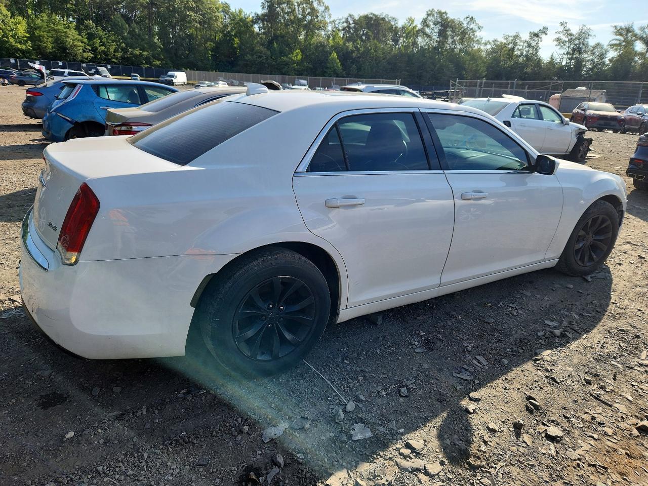 2016 Chrysler 300 Limited - zdjęcie 3