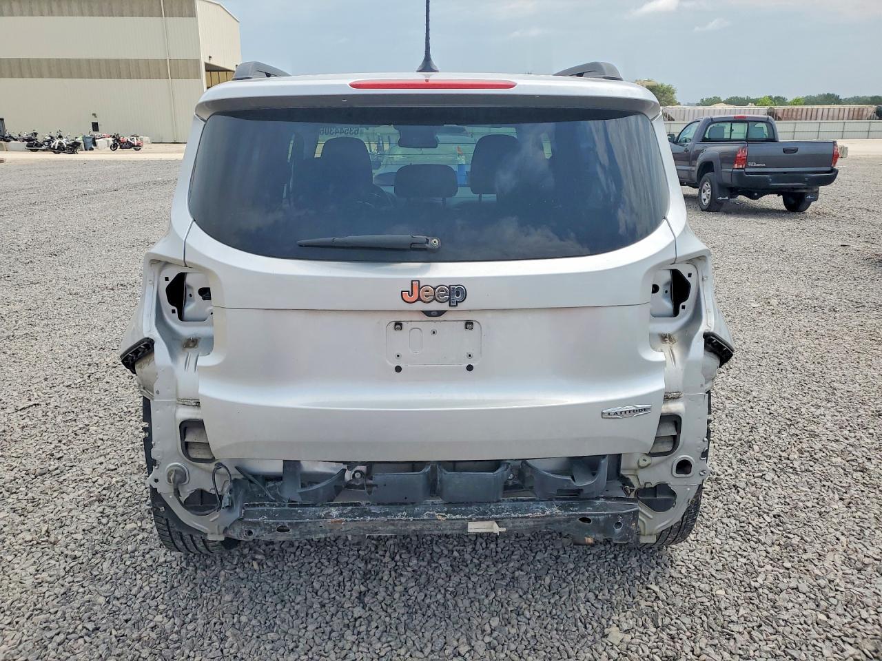 2015 Jeep Renegade - zdjęcie 6