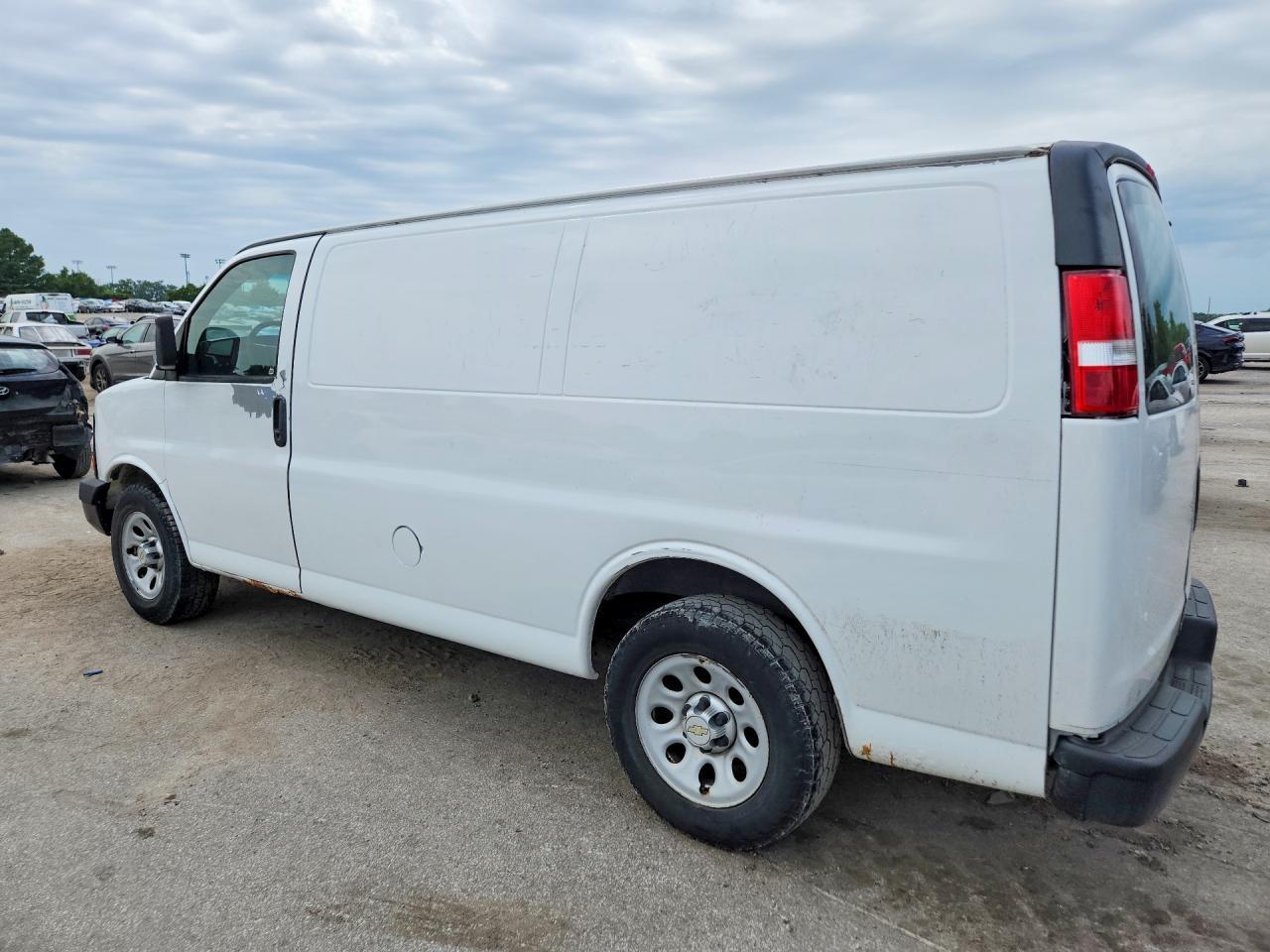 2013 Chevrolet Express G1500 - zdjęcie 2