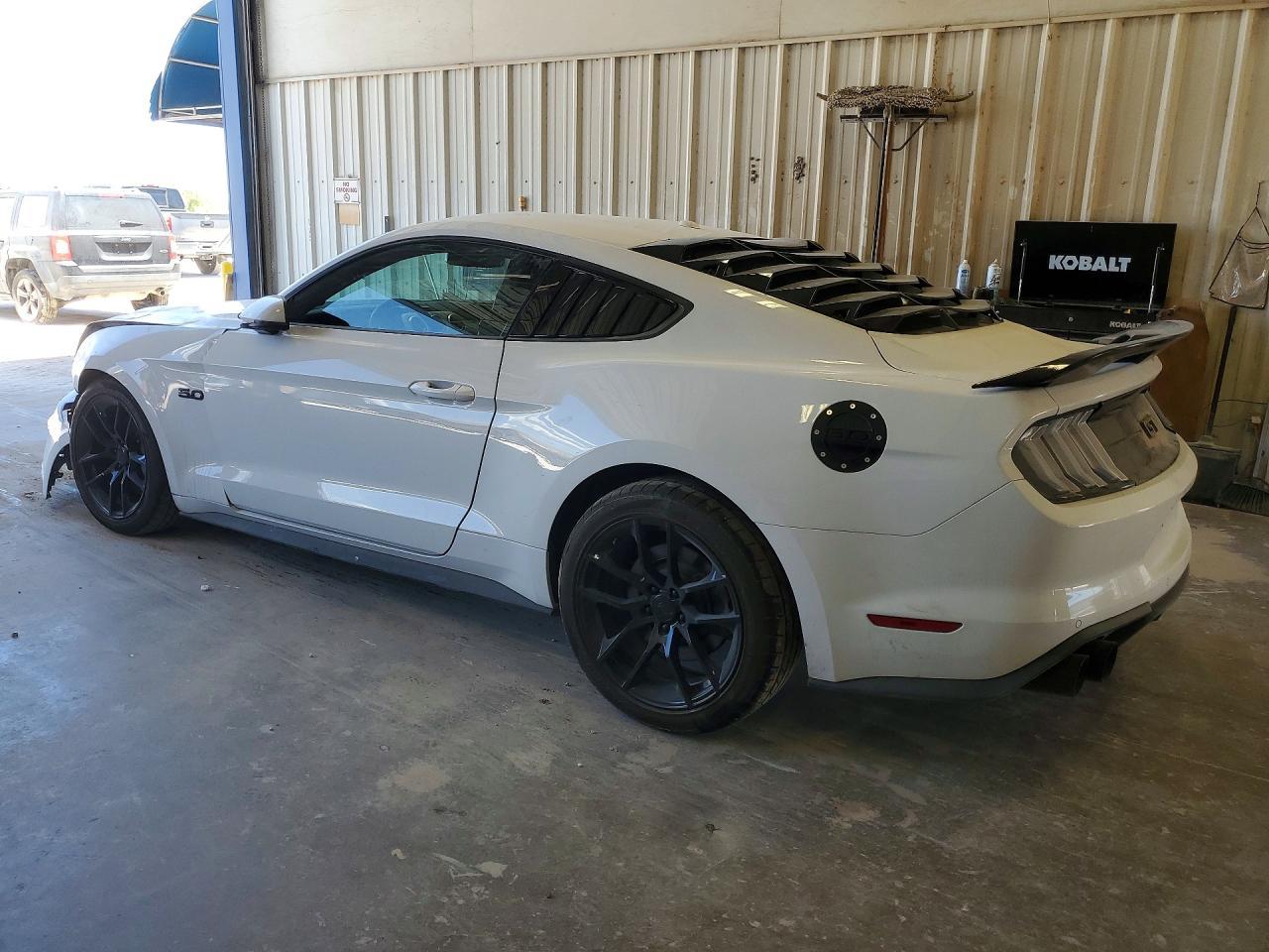 2020 Ford Mustang Gt - zdjęcie 2