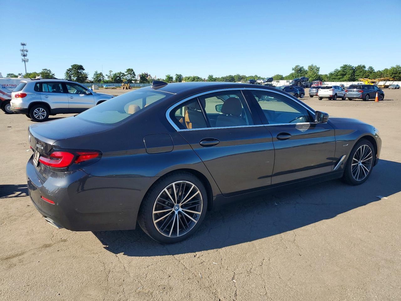 2022 BMW 530Xe - zdjęcie 3