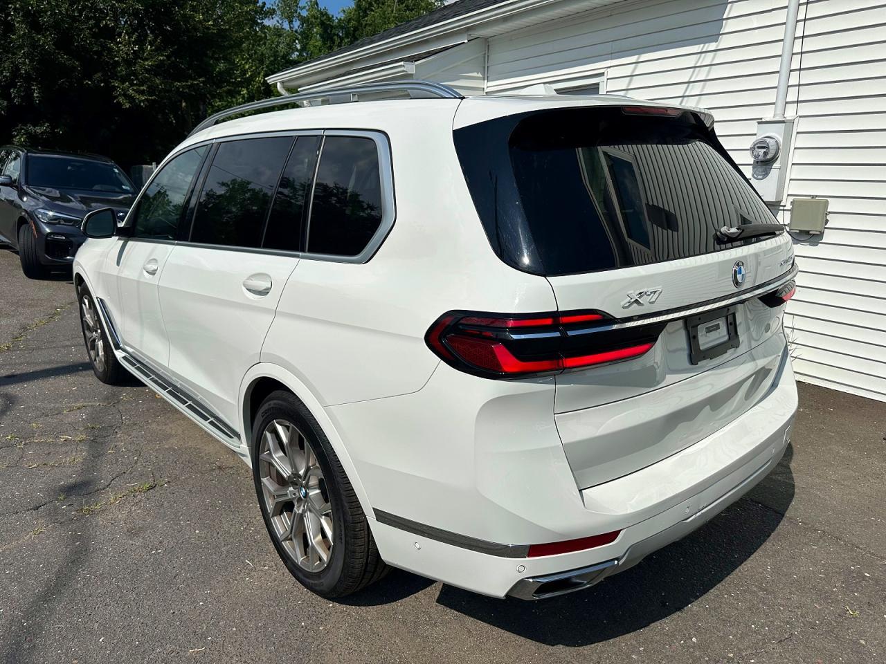 2025 BMW X7 xDrive40I - zdjęcie 2