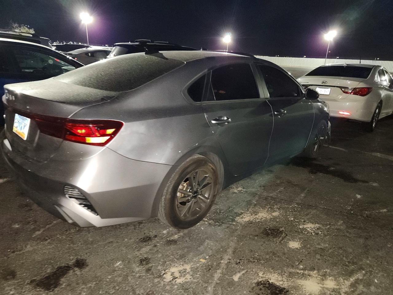 2023 Kia Forte Lxs - zdjęcie 3