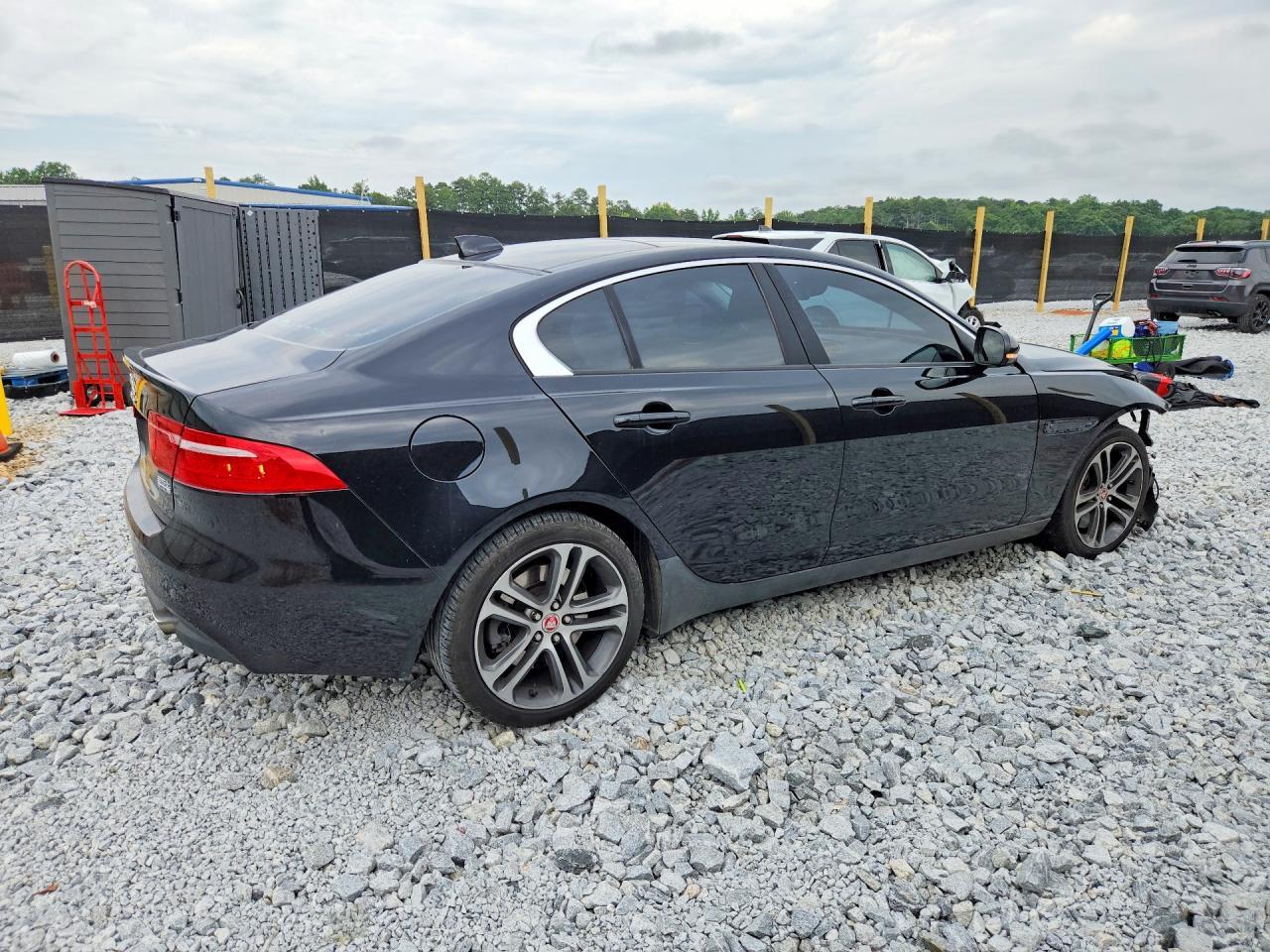 2017 Jaguar Xe Premium - zdjęcie 3