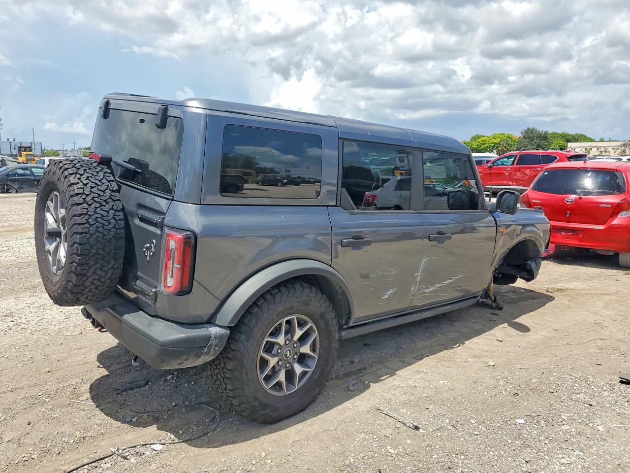 2025 Ford Bronco Badlands - zdjęcie 3