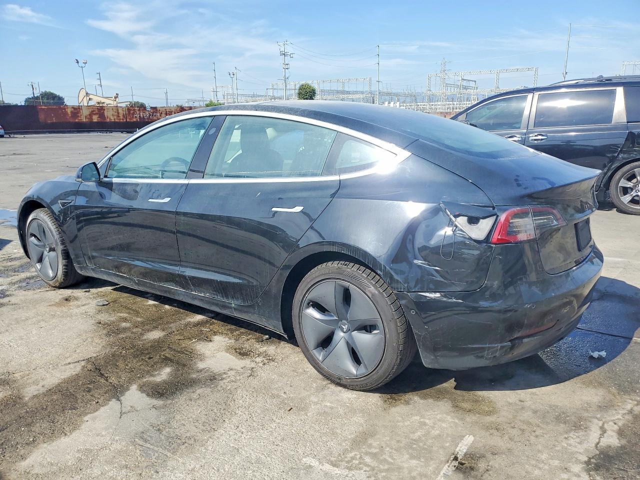 2020 Tesla Model 3 - zdjęcie 2
