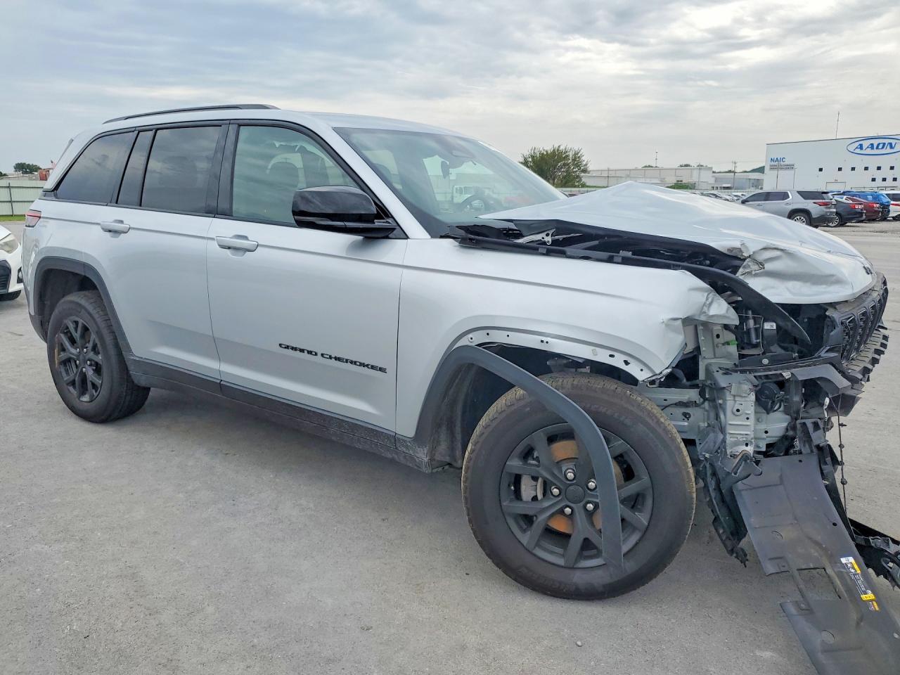 2025 Jeep Grand Cherokee Laredo - zdjęcie 4