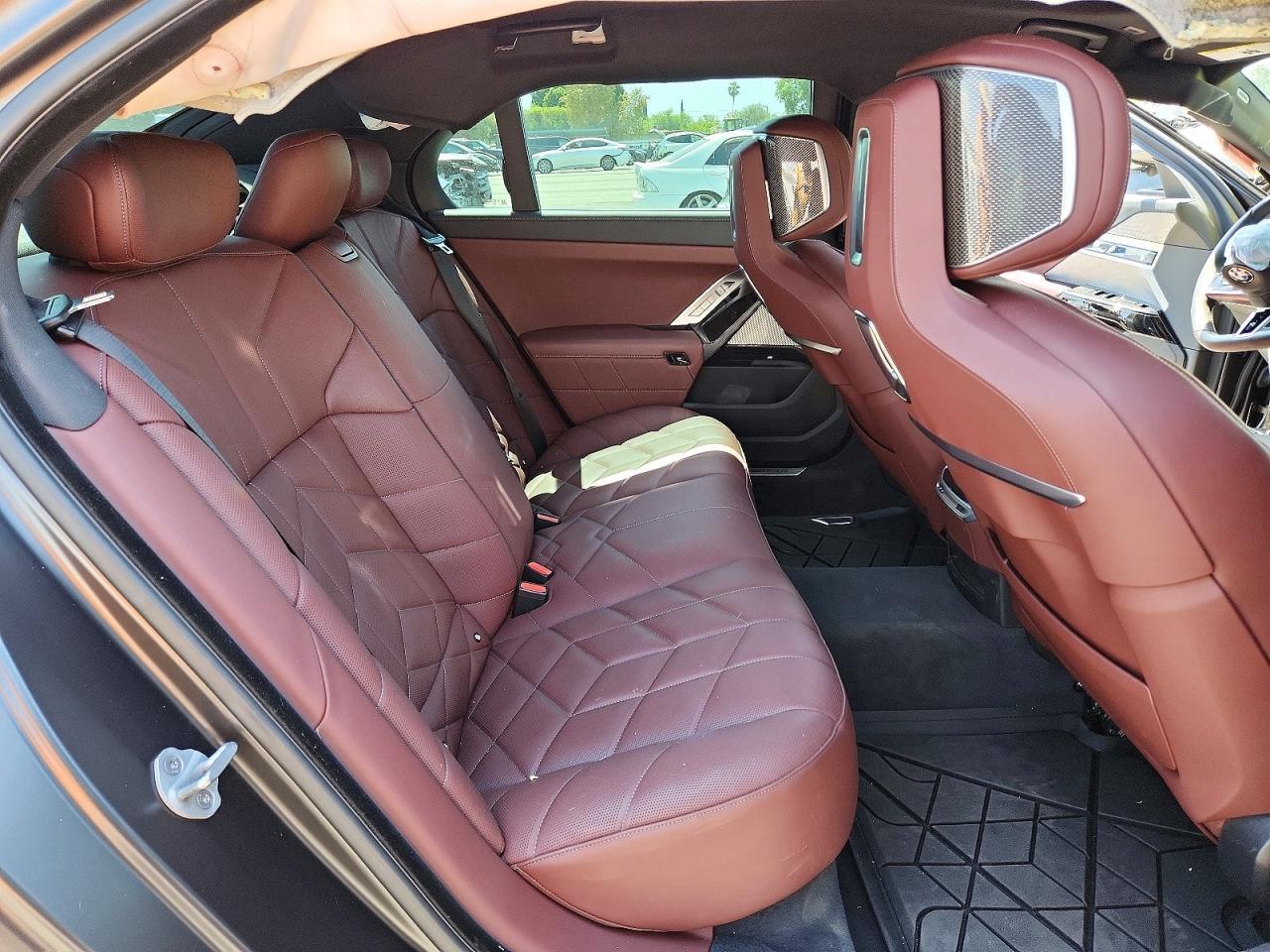 2025 BMW 740 I - zdjęcie 10