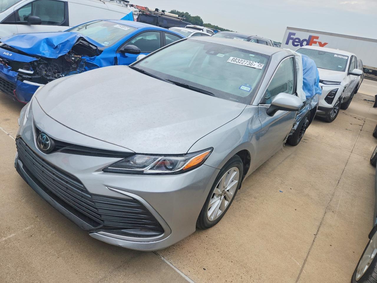 2022 Toyota Camry Le - zdjęcie główne