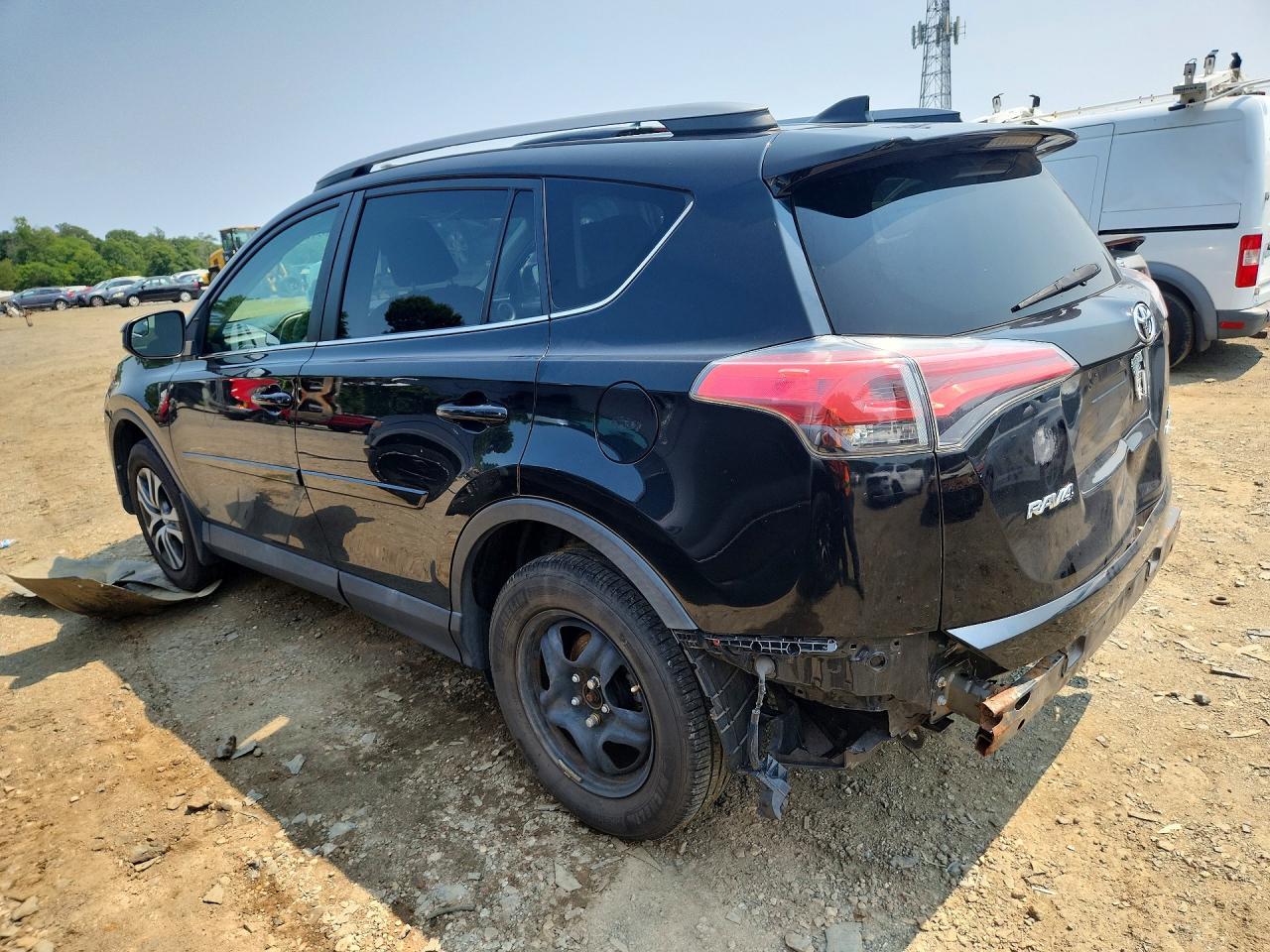 2017 Toyota Rav4 Le - zdjęcie 2