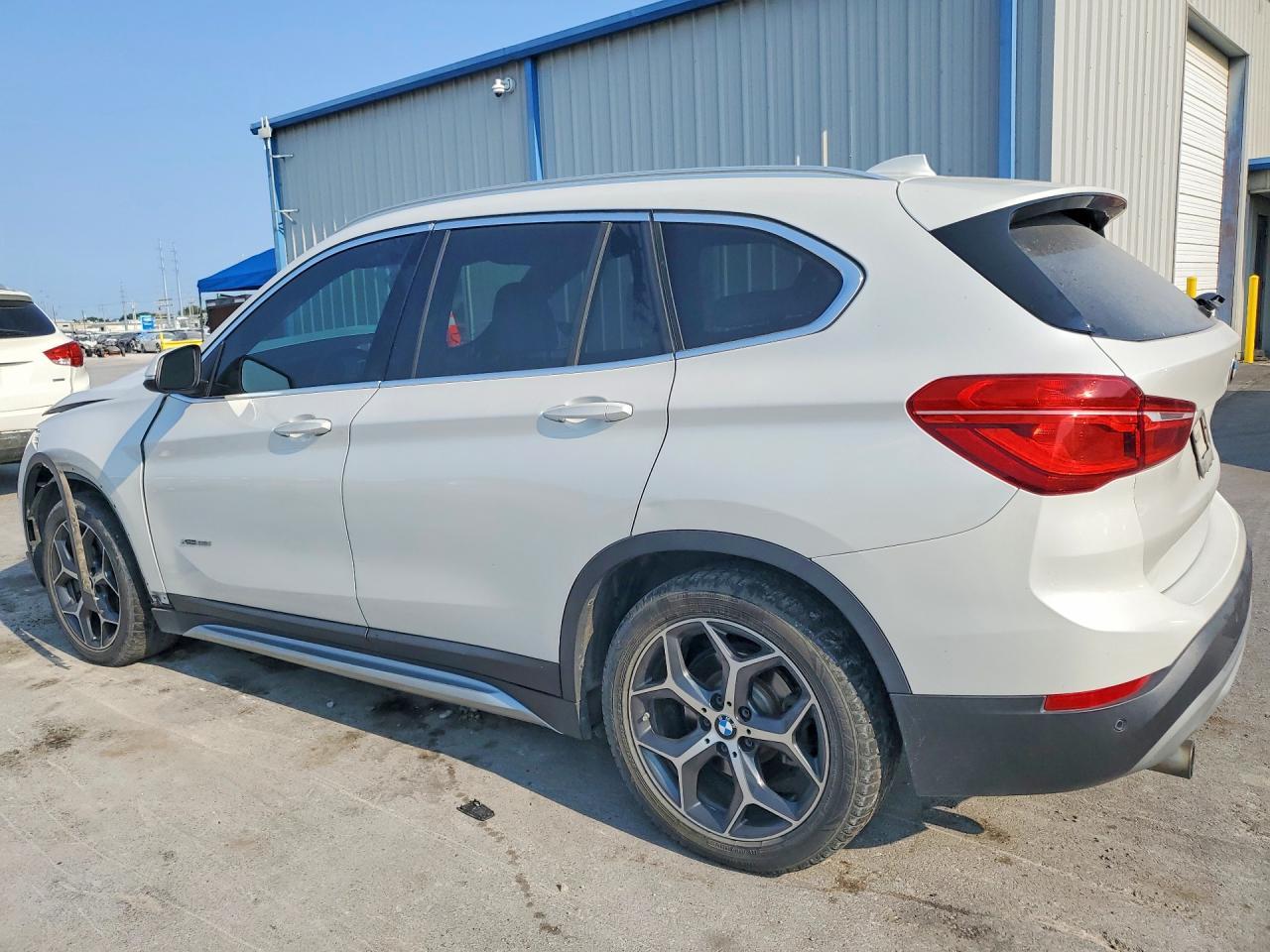 2017 BMW X1 xDrive28I - zdjęcie 2