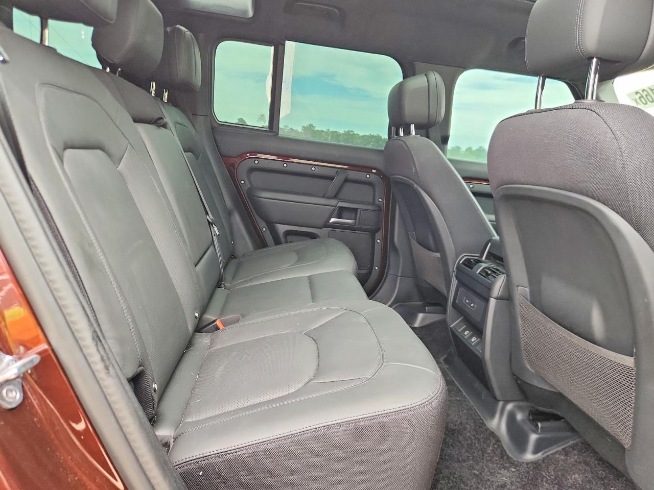2025 Land Rover Defender 110 Sedona Red - zdjęcie 10